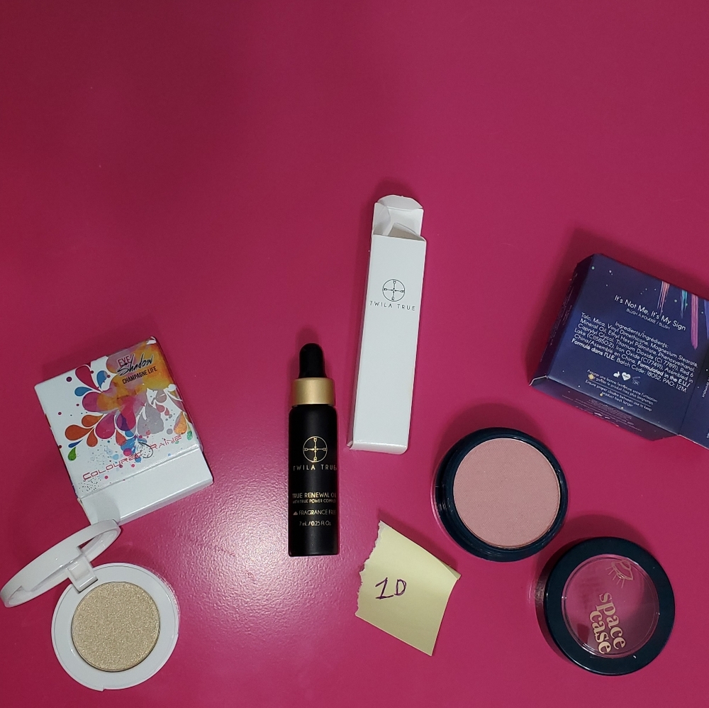 💖Host Pick💖: Trestique, Glam Glow, Wander, Farah - Picture 2 of 5